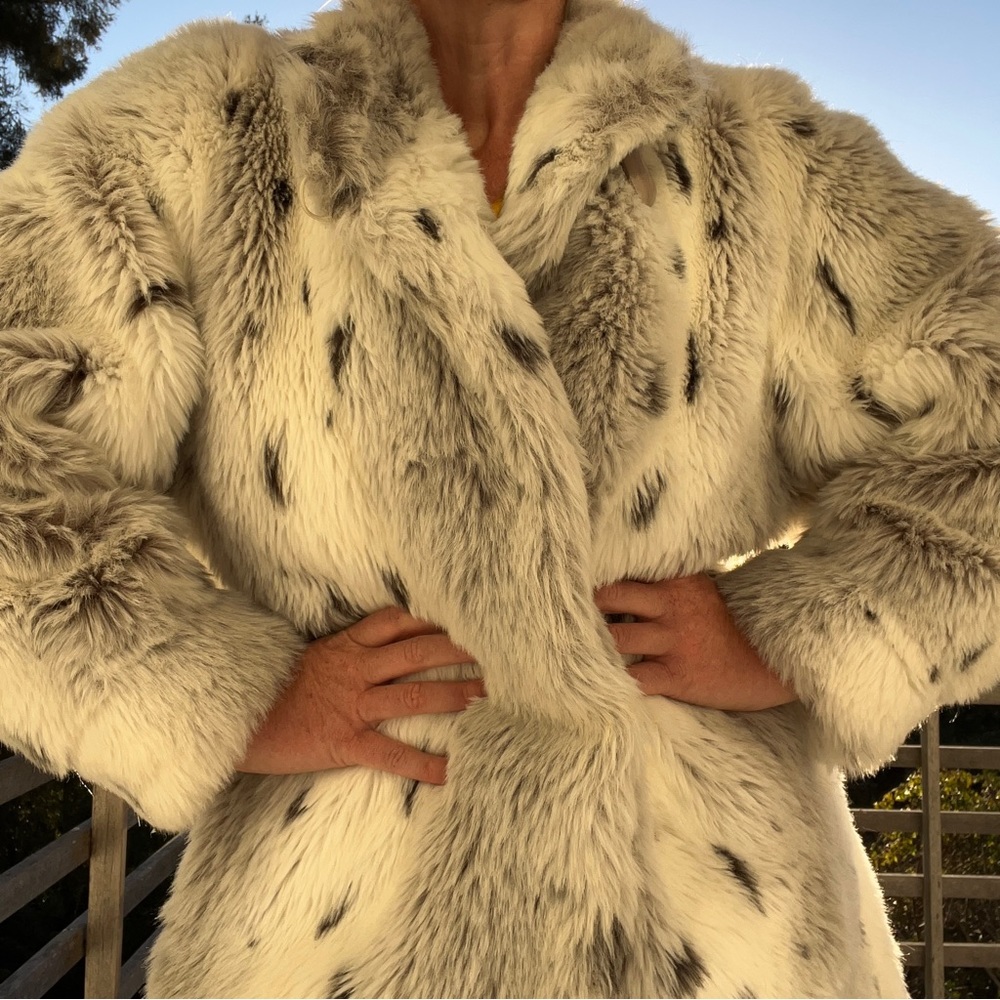 AMAZING VINTAGE JORDACHE FAUX FUR COAT